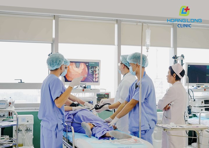                                       A endoscopy procedure at Hoang Long Clinic