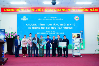 Hỗ trợ y tế tuyến địa phương: Gia đình GS.TS.BS Đào Văn Long trao tặng thiết bị y tế cho Bệnh viện Đa khoa Lâm Đồng